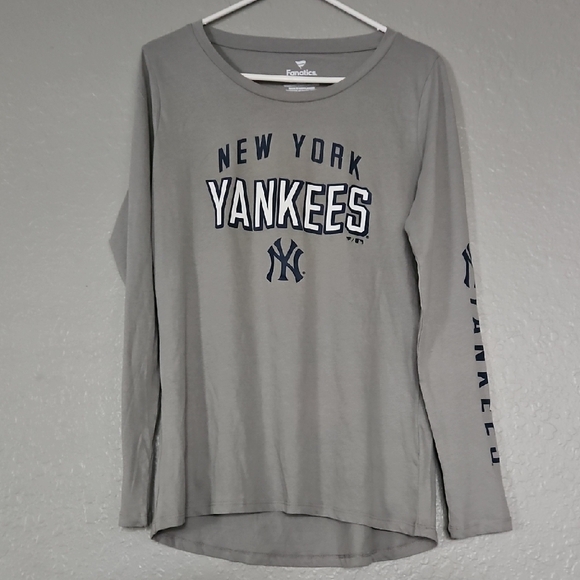 Fanatics Tops - Fanatics Gray New York Yankees Long Sleeve Shirt